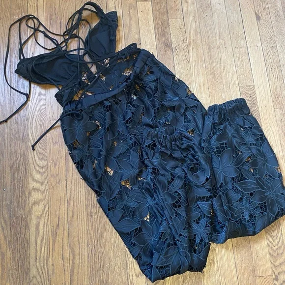 Meet me in Bali black lace romper - Picture 7 of 13